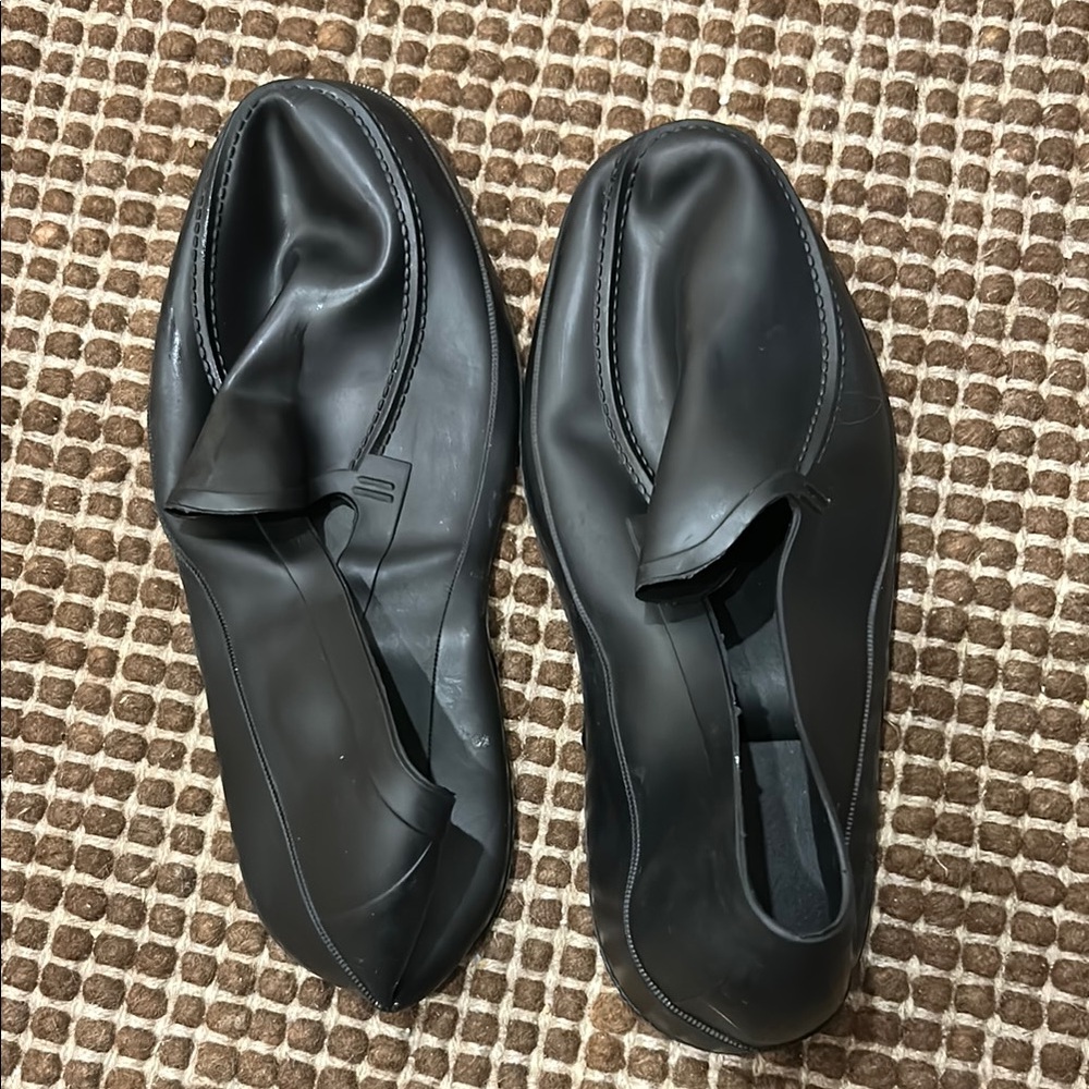 Tingley men’s black rain shoe protection stretch rubber covers Medium